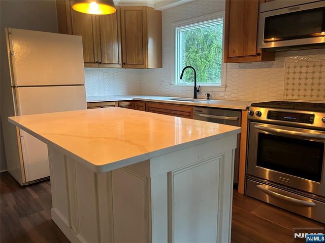 812 Charnwood Drive, Wyckoff, NJ 07481