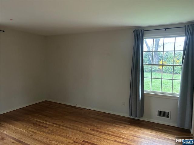 812 Charnwood Drive, Wyckoff, NJ 07481