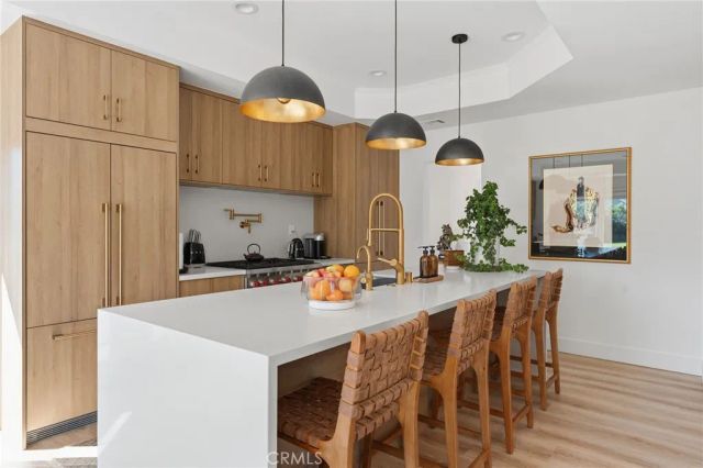 23139 Erwin Street, Woodland Hills, CA 91367