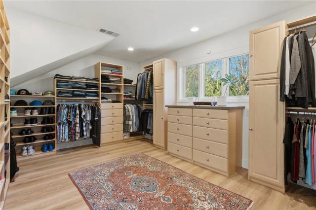 23139 Erwin Street, Woodland Hills, CA 91367