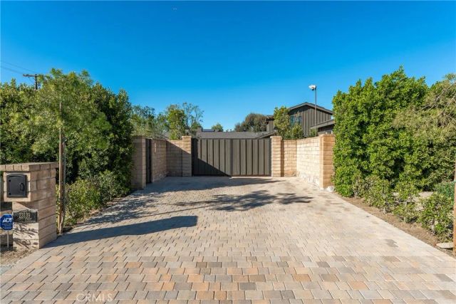 23139 Erwin Street, Woodland Hills, CA 91367