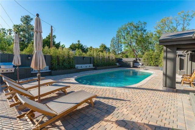 23139 Erwin Street, Woodland Hills, CA 91367