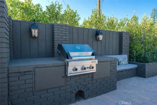 23139 Erwin Street, Woodland Hills, CA 91367