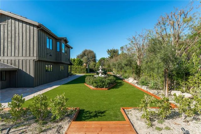23139 Erwin Street, Woodland Hills, CA 91367