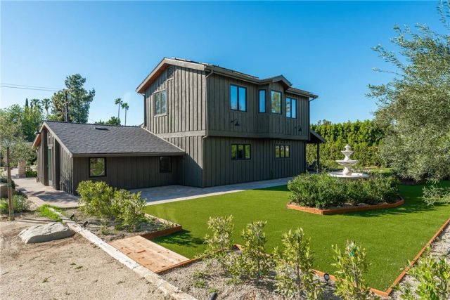 23139 Erwin Street, Woodland Hills, CA 91367
