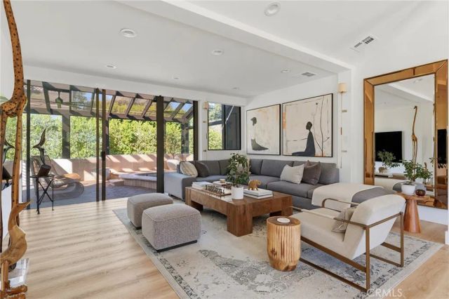 23139 Erwin Street, Woodland Hills, CA 91367