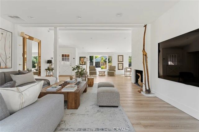 23139 Erwin Street, Woodland Hills, CA 91367