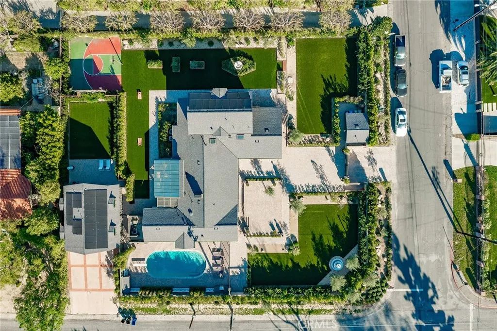 23139 Erwin Street, Woodland Hills, CA 91367