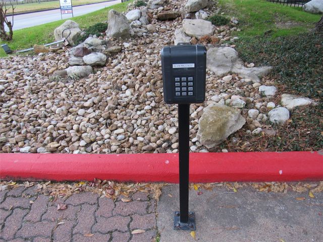 14351 Torrey Chase Boulevard C, Houston, TX 77014