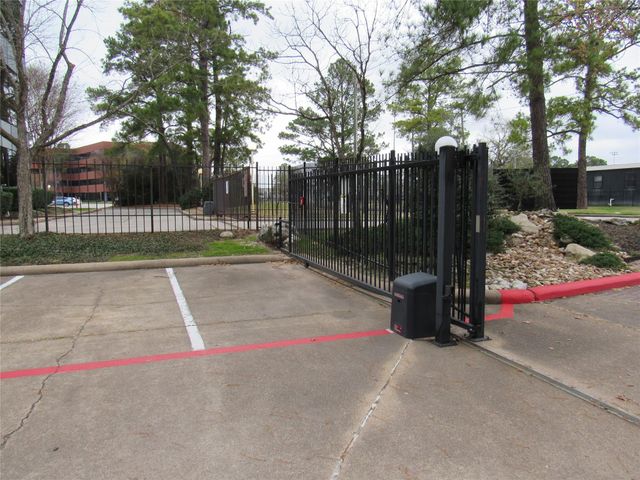 14351 Torrey Chase Boulevard C, Houston, TX 77014