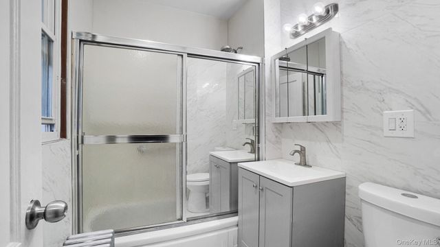 8925 201st Street, Hollis, NY 11423