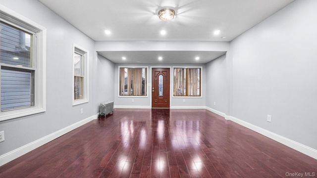 8925 201st Street, Hollis, NY 11423