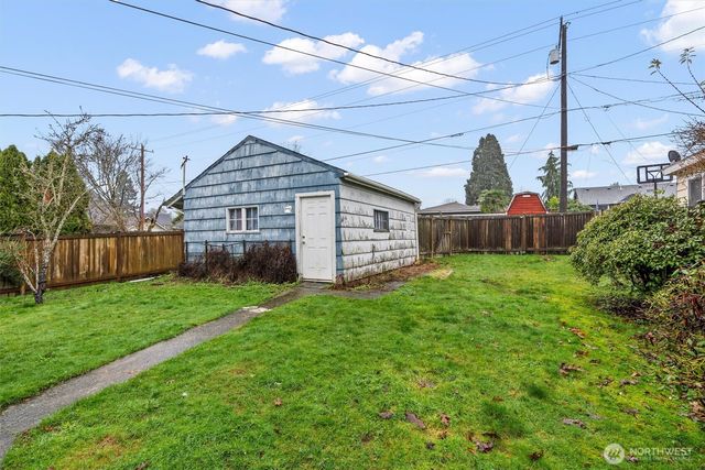 1715 McDougall Avenue, Everett, WA 98201