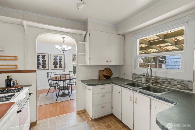 1715 McDougall Avenue, Everett, WA 98201