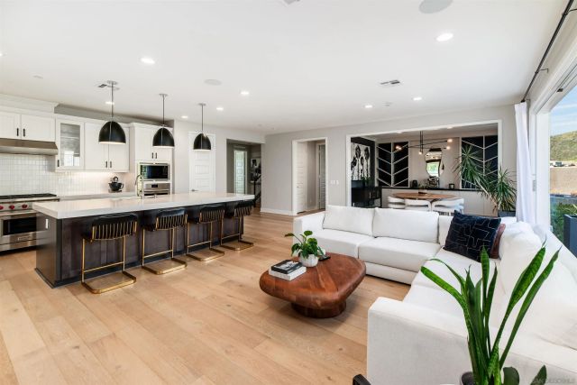 998 Woodhaven, San Marcos, CA 92069