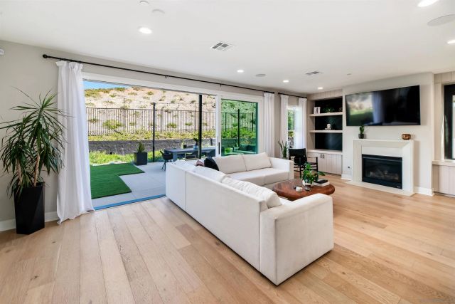 998 Woodhaven, San Marcos, CA 92069