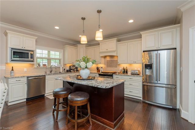 323 Oakleaf Drive, Lexington, NC 27295