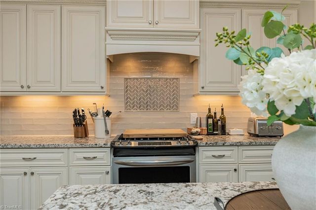 323 Oakleaf Drive, Lexington, NC 27295