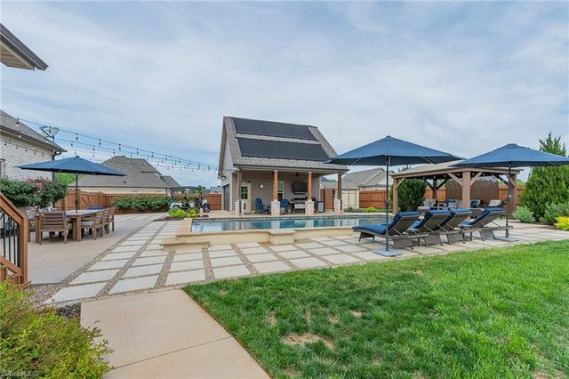 323 Oakleaf Drive, Lexington, NC 27295