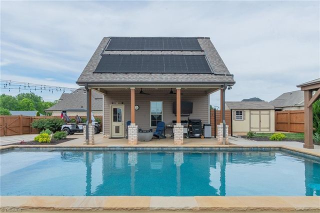323 Oakleaf Drive, Lexington, NC 27295