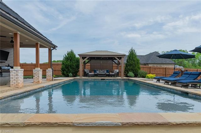 323 Oakleaf Drive, Lexington, NC 27295