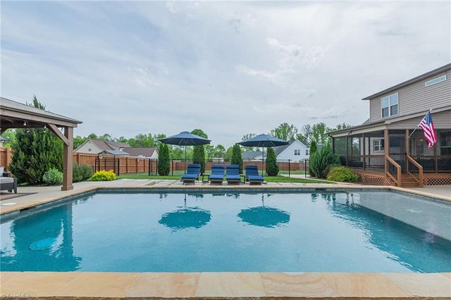 323 Oakleaf Drive, Lexington, NC 27295