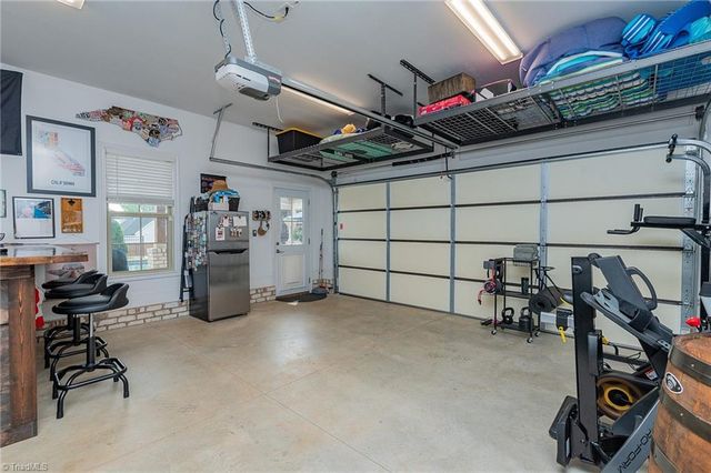323 Oakleaf Drive, Lexington, NC 27295