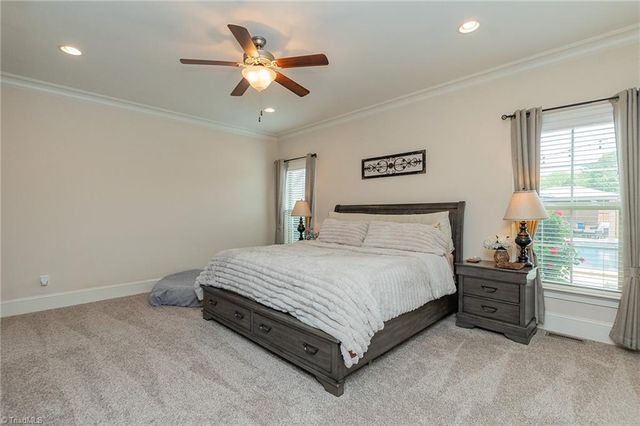 323 Oakleaf Drive, Lexington, NC 27295