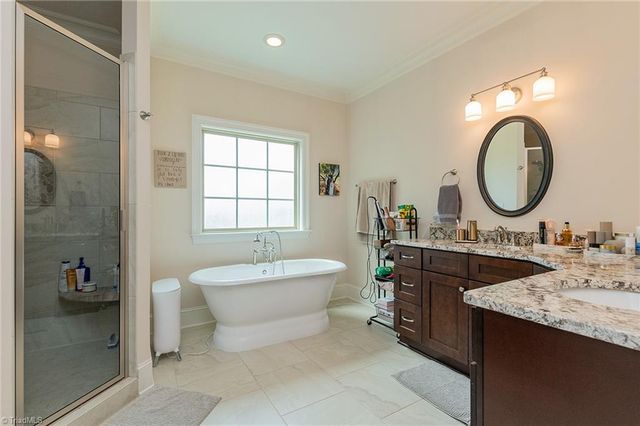 323 Oakleaf Drive, Lexington, NC 27295