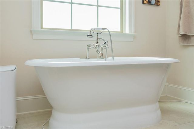 323 Oakleaf Drive, Lexington, NC 27295