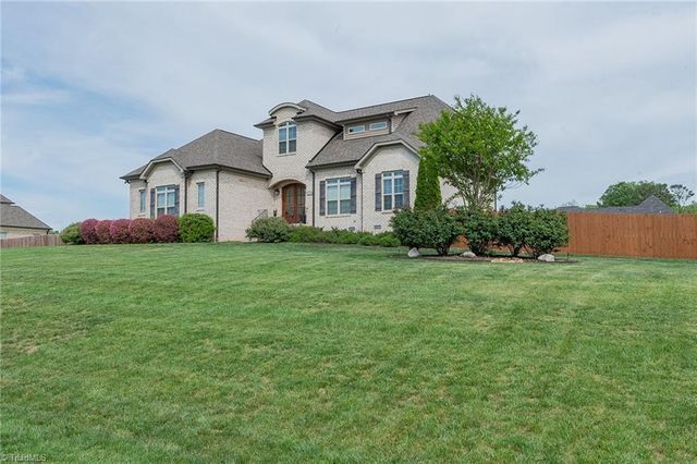 323 Oakleaf Drive, Lexington, NC 27295