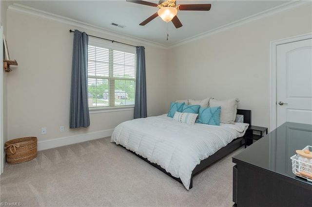 323 Oakleaf Drive, Lexington, NC 27295