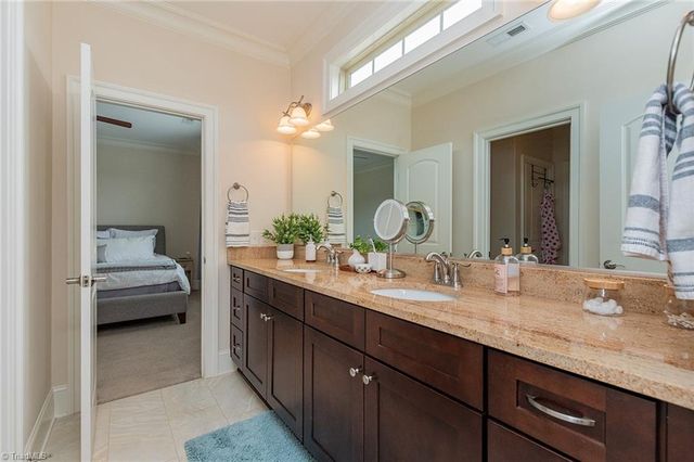 323 Oakleaf Drive, Lexington, NC 27295