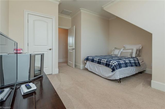 323 Oakleaf Drive, Lexington, NC 27295