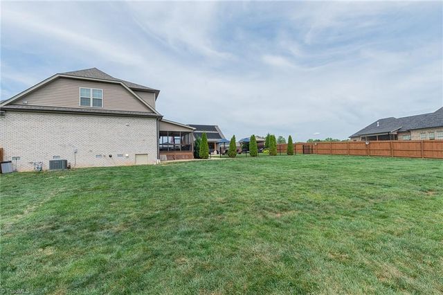 323 Oakleaf Drive, Lexington, NC 27295