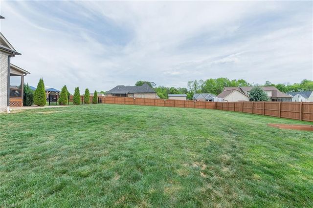323 Oakleaf Drive, Lexington, NC 27295