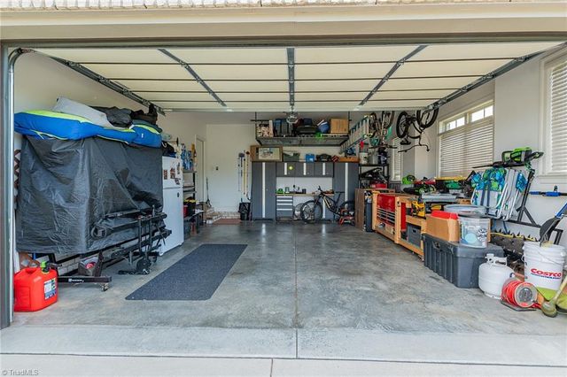 323 Oakleaf Drive, Lexington, NC 27295