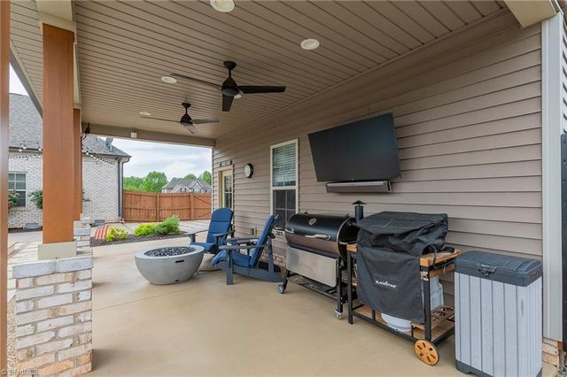 323 Oakleaf Drive, Lexington, NC 27295