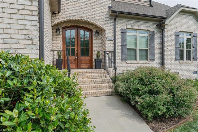 323 Oakleaf Drive, Lexington, NC 27295