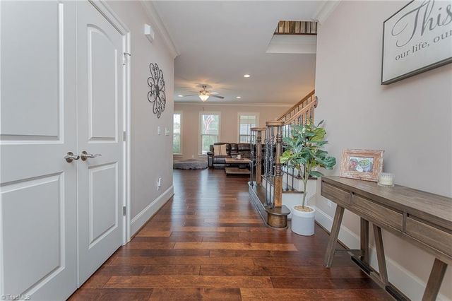 323 Oakleaf Drive, Lexington, NC 27295
