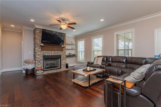 323 Oakleaf Drive, Lexington, NC 27295