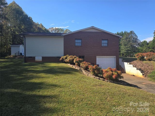 3678 Sunset Grill Street, Connelly Springs, NC 28612