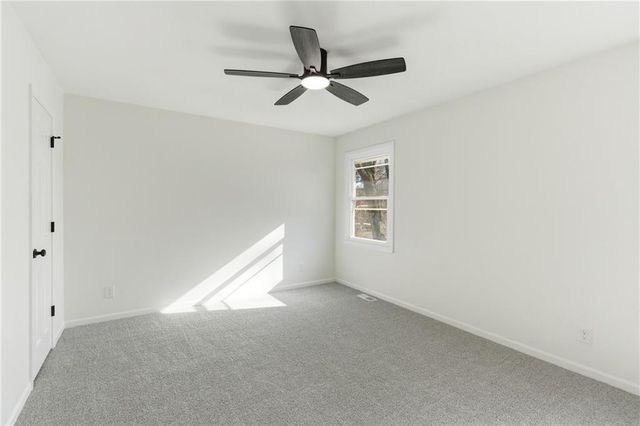 130 Hampton Court, Lansing, KS 66043