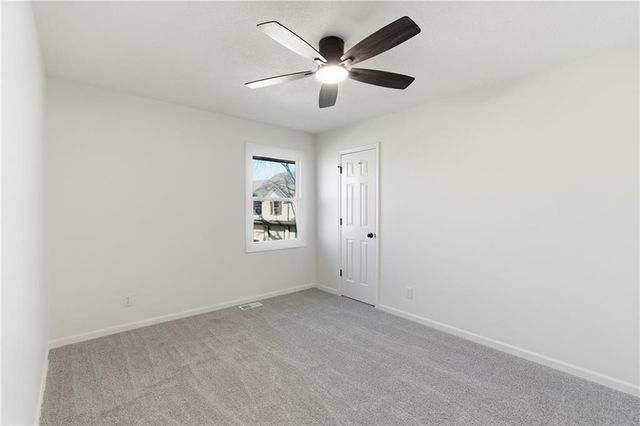 130 Hampton Court, Lansing, KS 66043