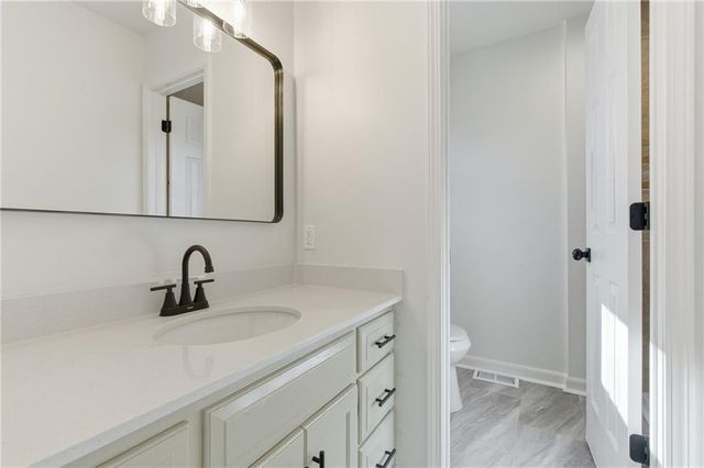 130 Hampton Court, Lansing, KS 66043