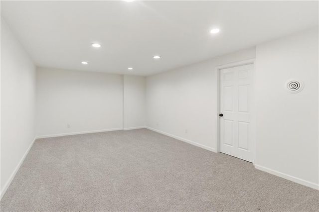 130 Hampton Court, Lansing, KS 66043