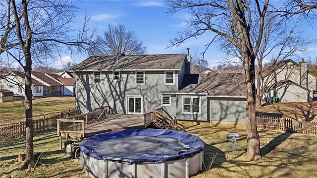 130 Hampton Court, Lansing, KS 66043
