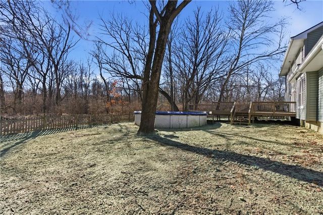 130 Hampton Court, Lansing, KS 66043