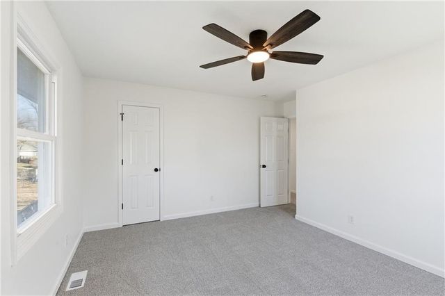 130 Hampton Court, Lansing, KS 66043