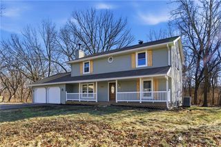 130 Hampton Court, Lansing, KS 66043